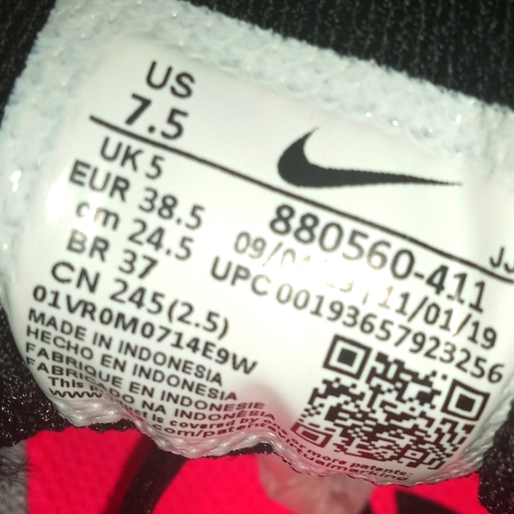 Nike White and Pink brand-new ladies Nike sneakers - Picture 3 of 3